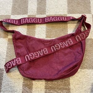 BAGGU MEDIUM HOT PINK CRESCENT